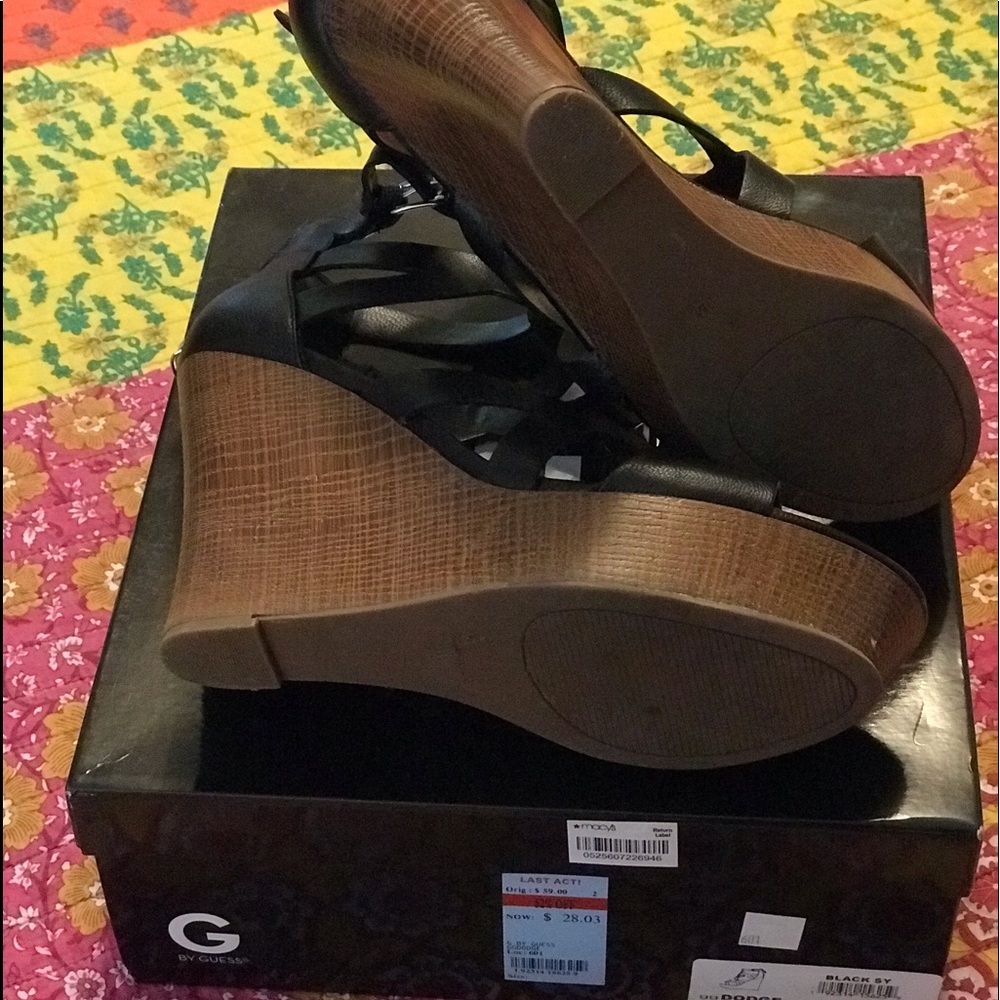 Women black wedged sandal